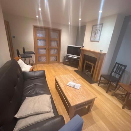 Theldon Apartment Luton  Bagian luar foto