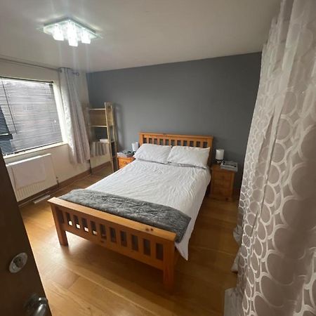 Theldon Apartment Luton  Bagian luar foto