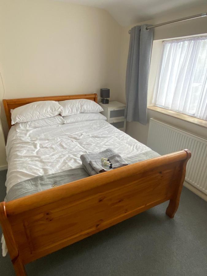 Theldon Apartment Luton  Bagian luar foto