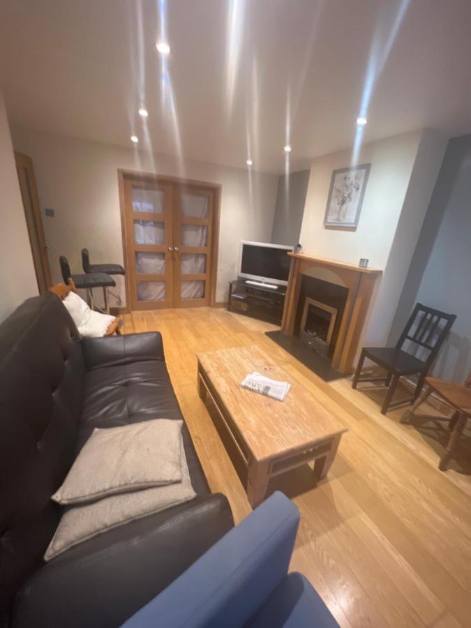 Theldon Apartment Luton  Bagian luar foto