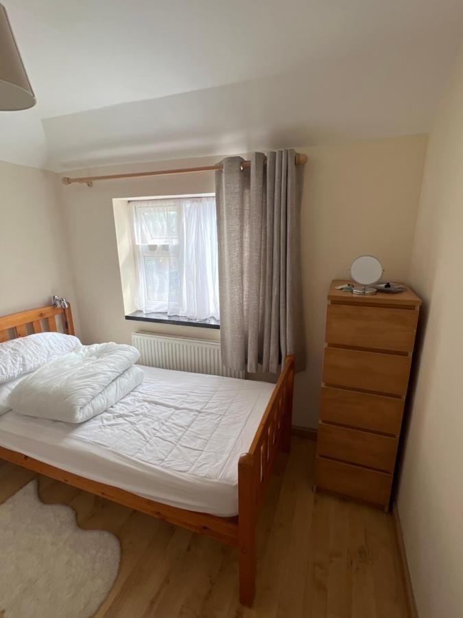 Theldon Apartment Luton  Bagian luar foto