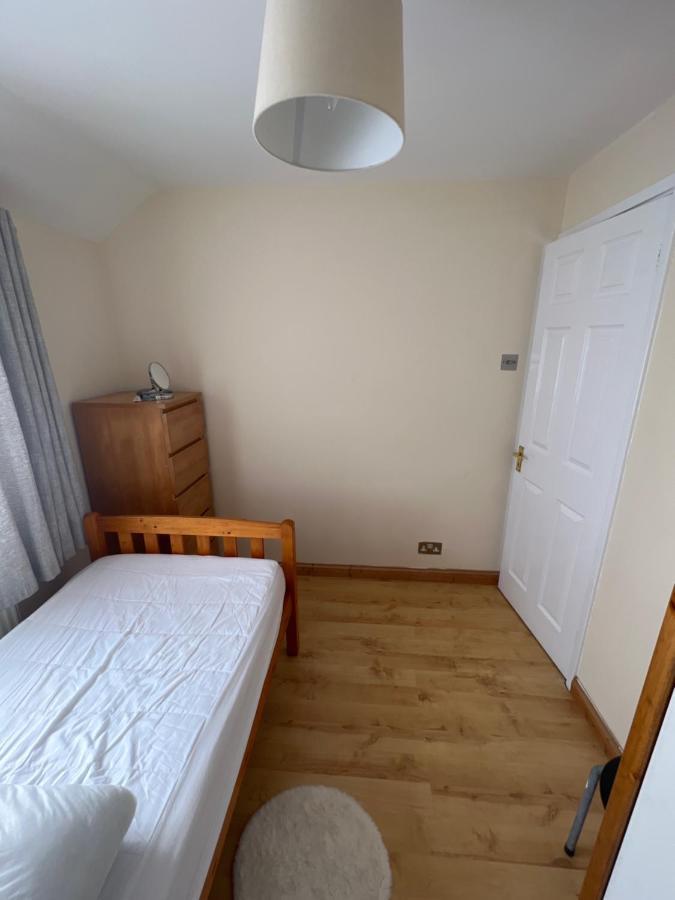 Theldon Apartment Luton  Bagian luar foto