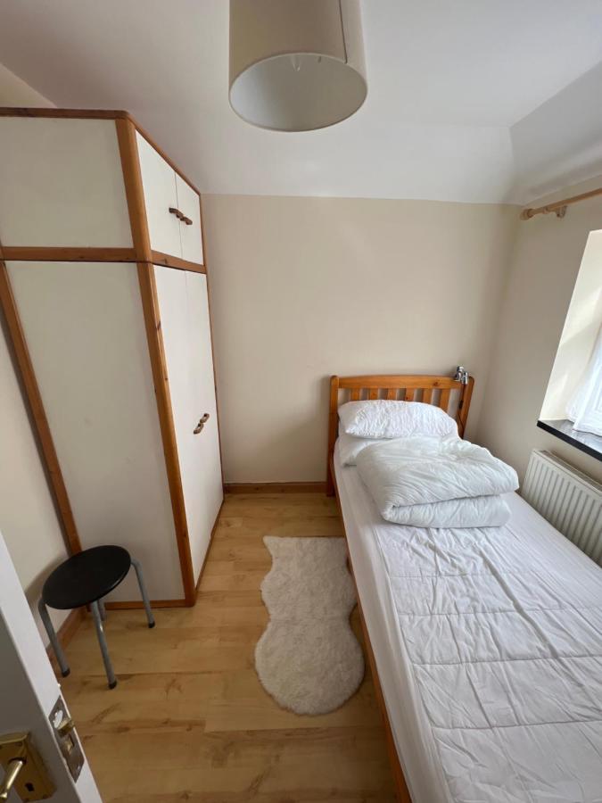 Theldon Apartment Luton  Bagian luar foto