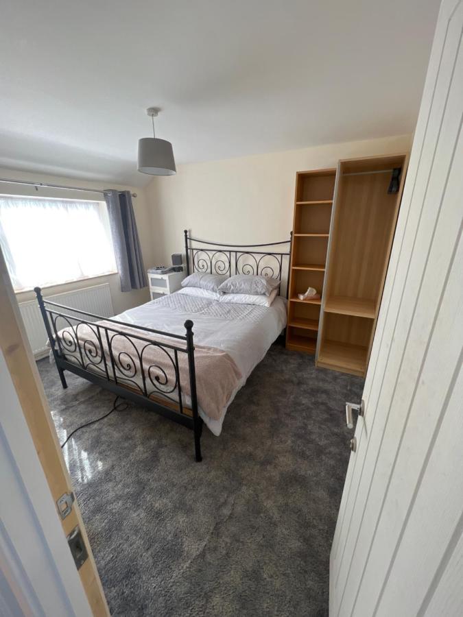Theldon Apartment Luton  Bagian luar foto
