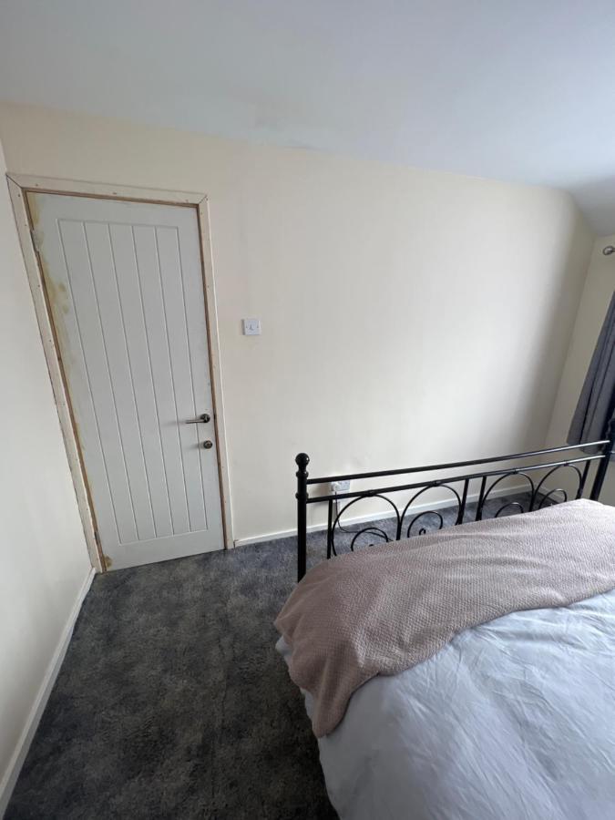 Theldon Apartment Luton  Bagian luar foto