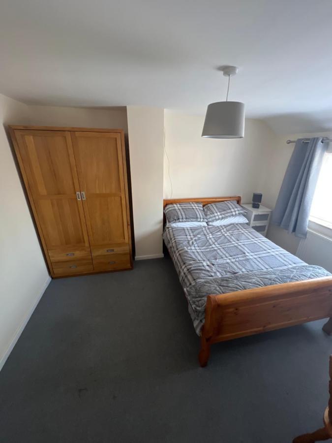 Theldon Apartment Luton  Bagian luar foto