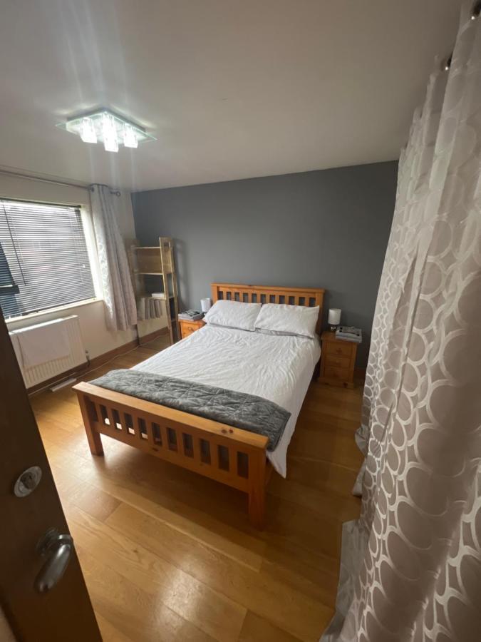 Theldon Apartment Luton  Bagian luar foto